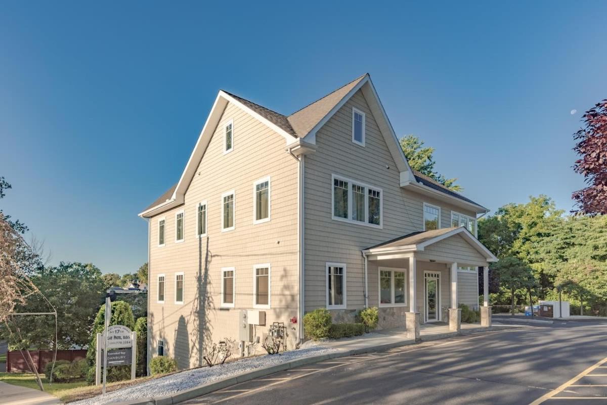 Private Room With Private Bathroom Danbury Exterior foto